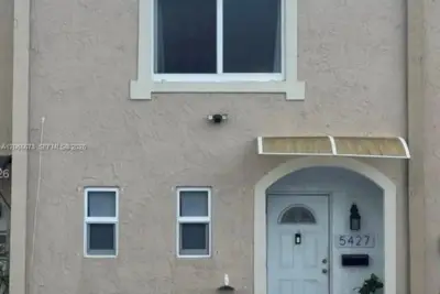 5427 NW 169th St, Miami Gardens: photo 1 of 38