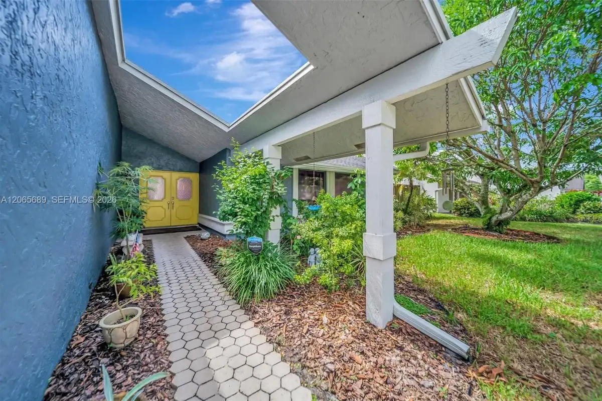 620 E Plantation Cir, Plantation: photo 1 of 53