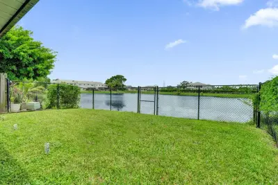 4737 Grapevine Way, Davie: photo 1 of 38