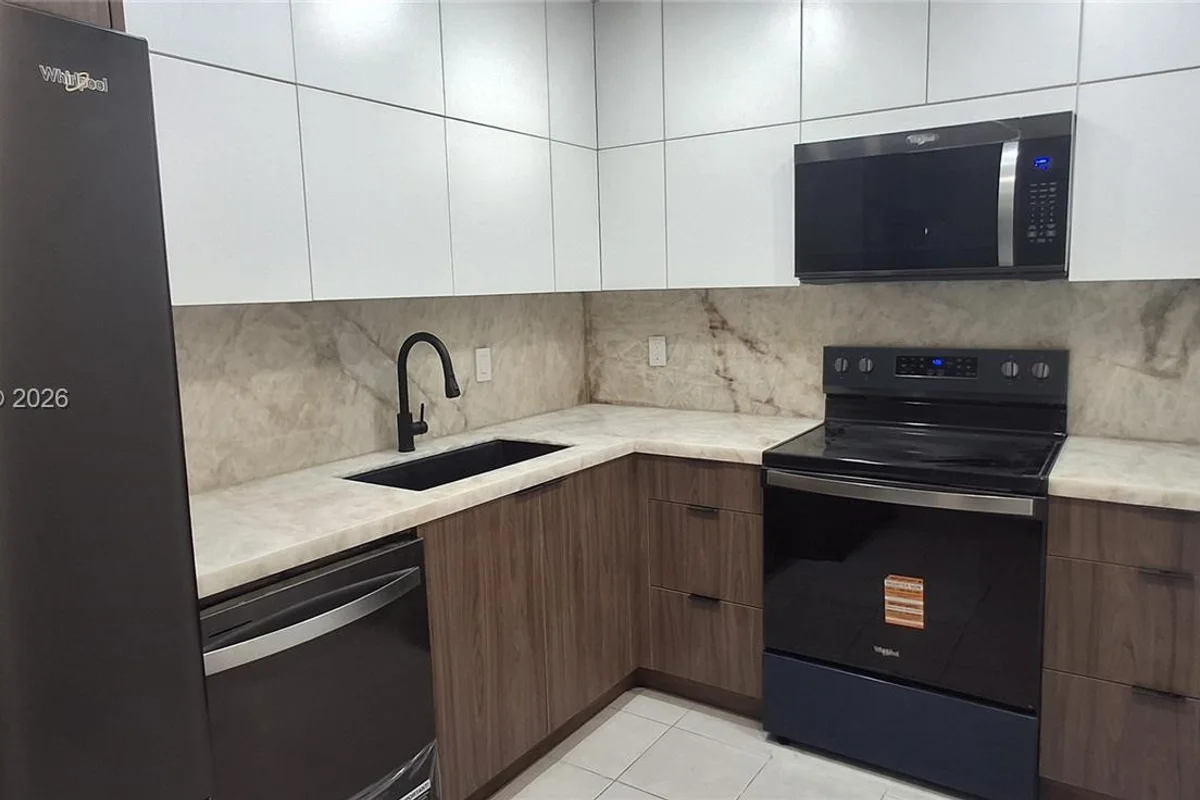 901 Hillcrest Dr #311, Hollywood: photo 1 of 17