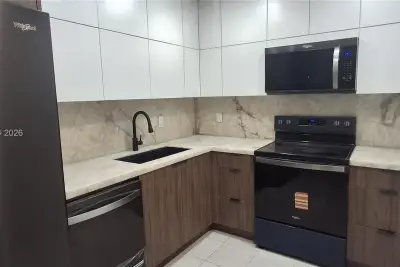 901 Hillcrest Dr #311, Hollywood: photo 1 of 17