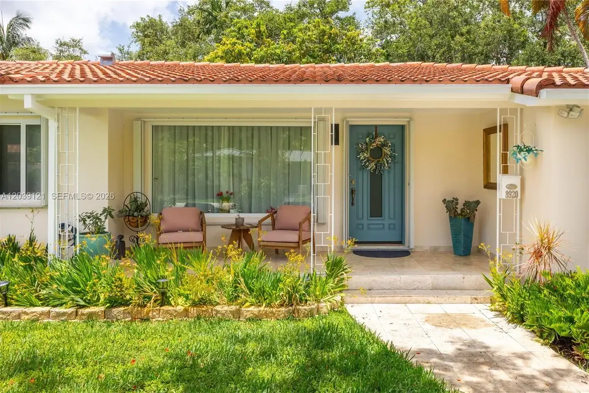 8920 NE 9th Ct, Miami: photo 1 of 30