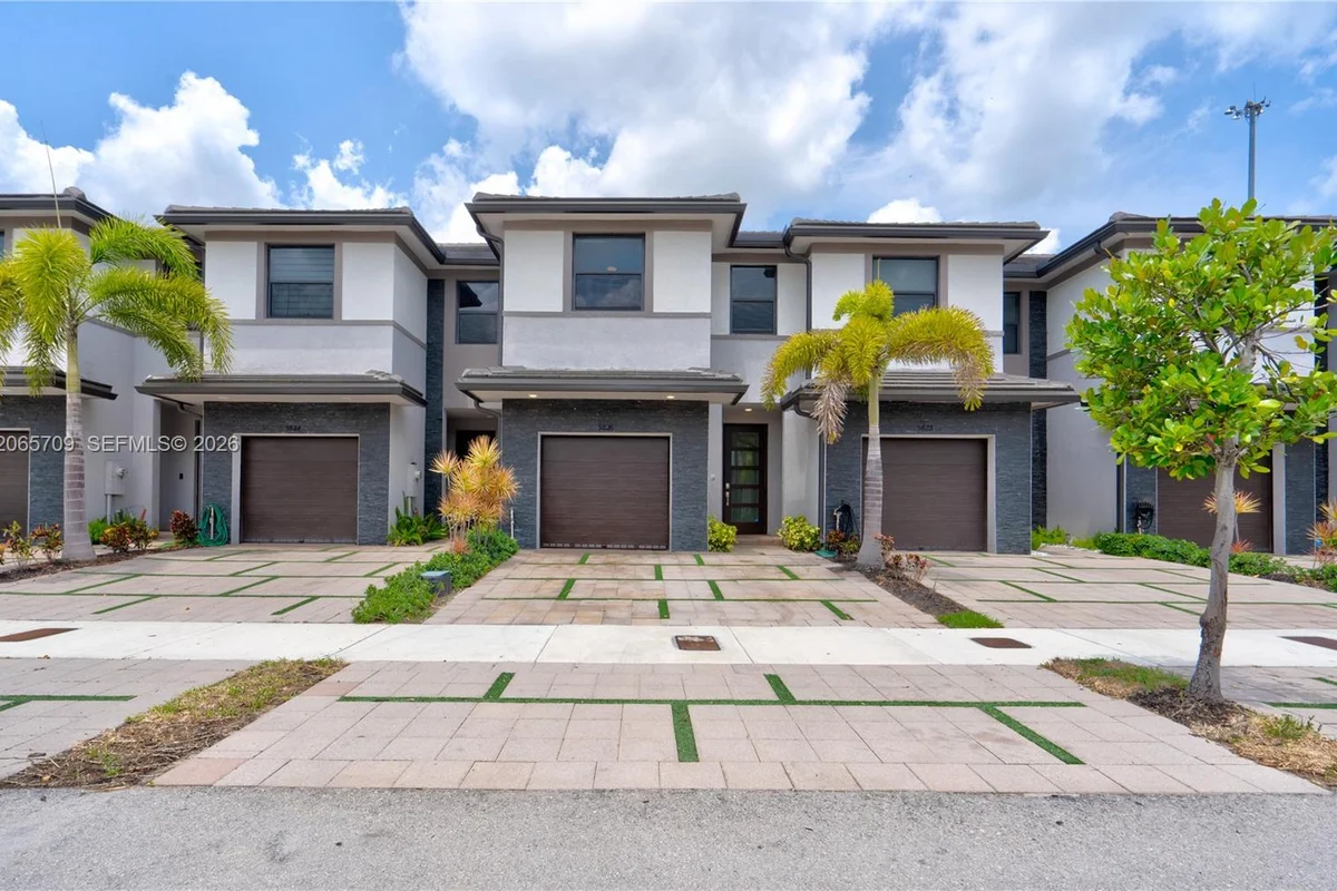 15826 NW 91st Ct, Miami Lakes: photo 1 of 75