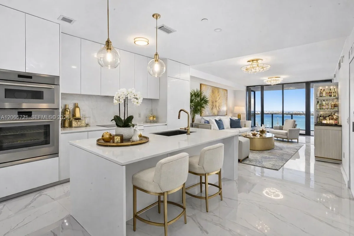 700 NE 24th St #3502, Miami: photo 1 of 16