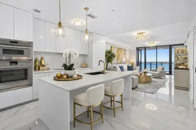 700 NE 24th St #3502, Miami: photo 1 of 16