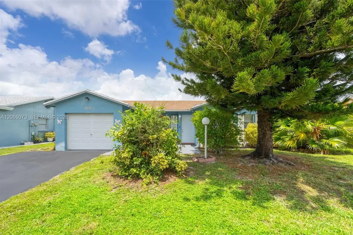 7235 Pine Bluff Dr, Lake Worth: photo 1 of 38