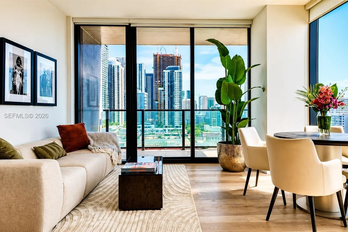 20 NE 11th St #4506, Miami: photo 1 of 16