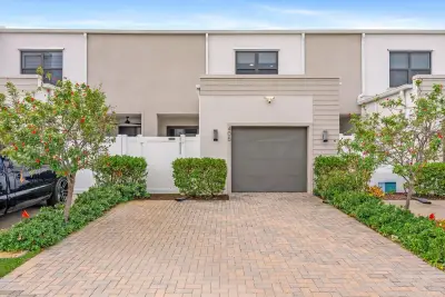 405 NW 17th St, Fort Lauderdale: photo 1 of 36