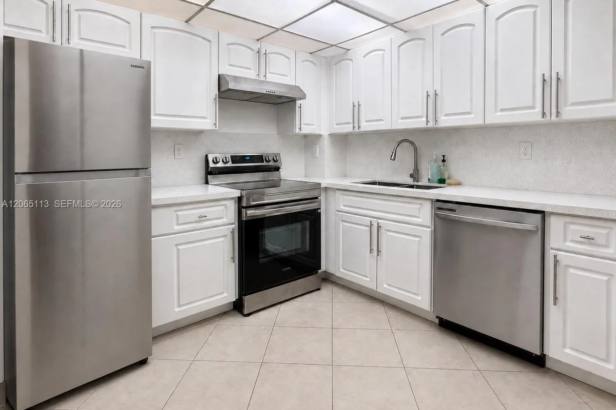 1621 Collins Ave #402, Miami Beach: photo 1 of 38