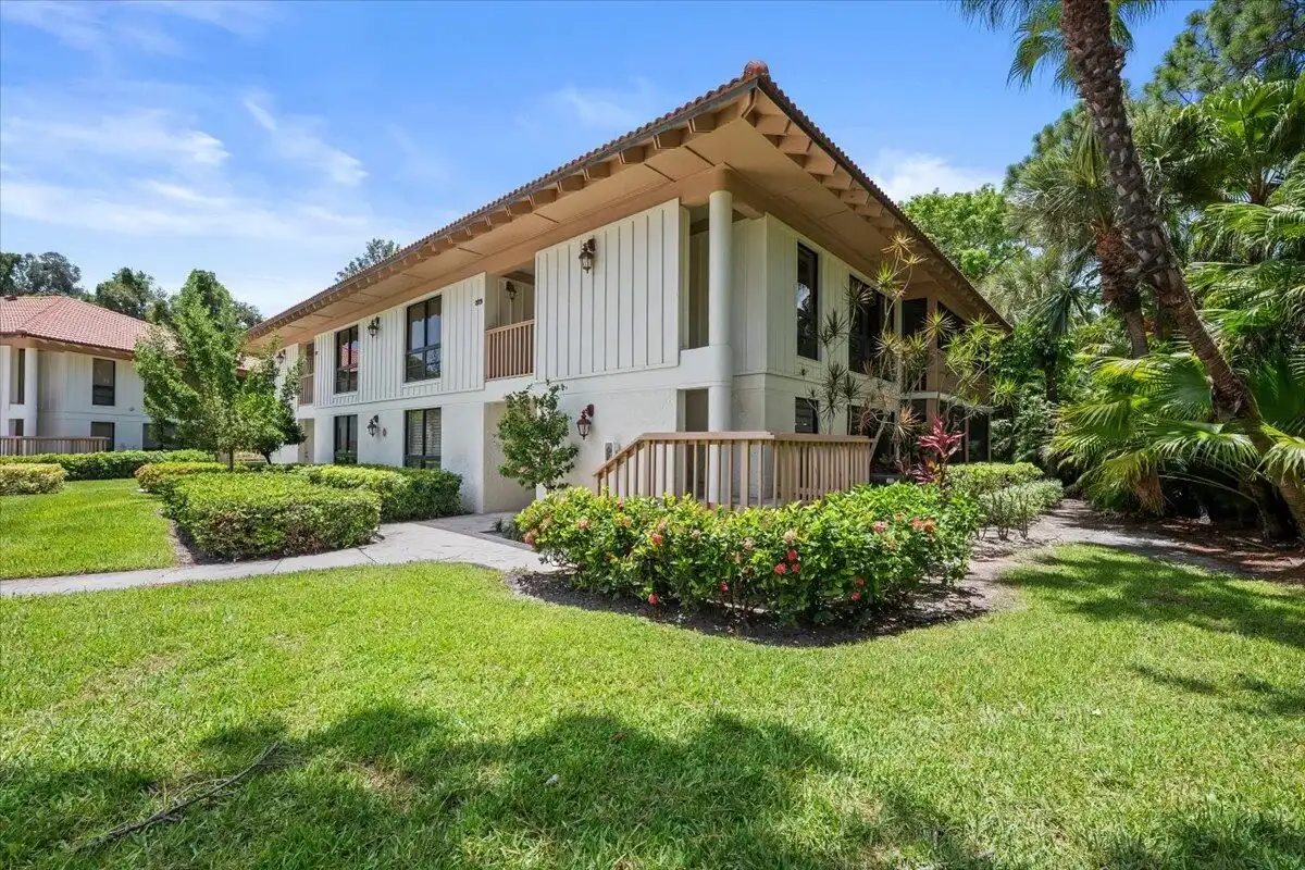 221 Brackenwood Ter, Palm Beach Gardens: photo 1 of 35