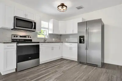 929 S N St #5, Lake Worth: photo 1 of 24
