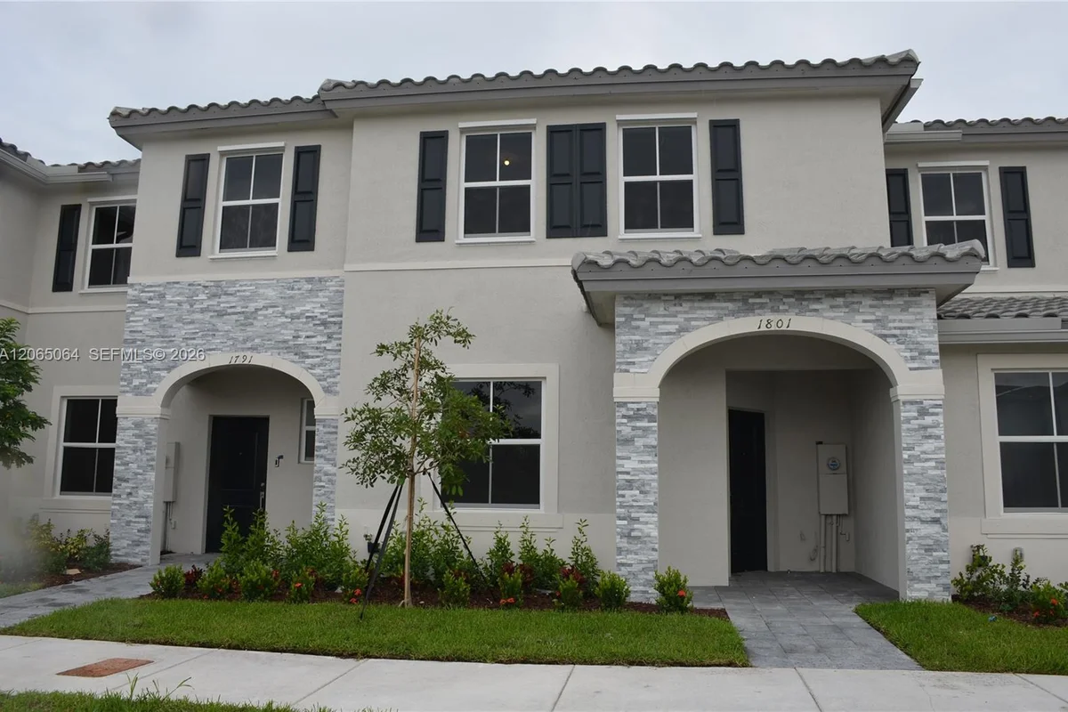 1801 SE 27th Ter, Homestead: photo 1 of 37