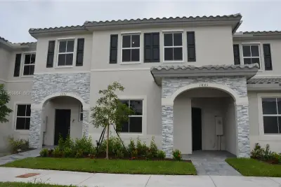 1801 SE 27th Ter, Homestead: photo 1 of 37