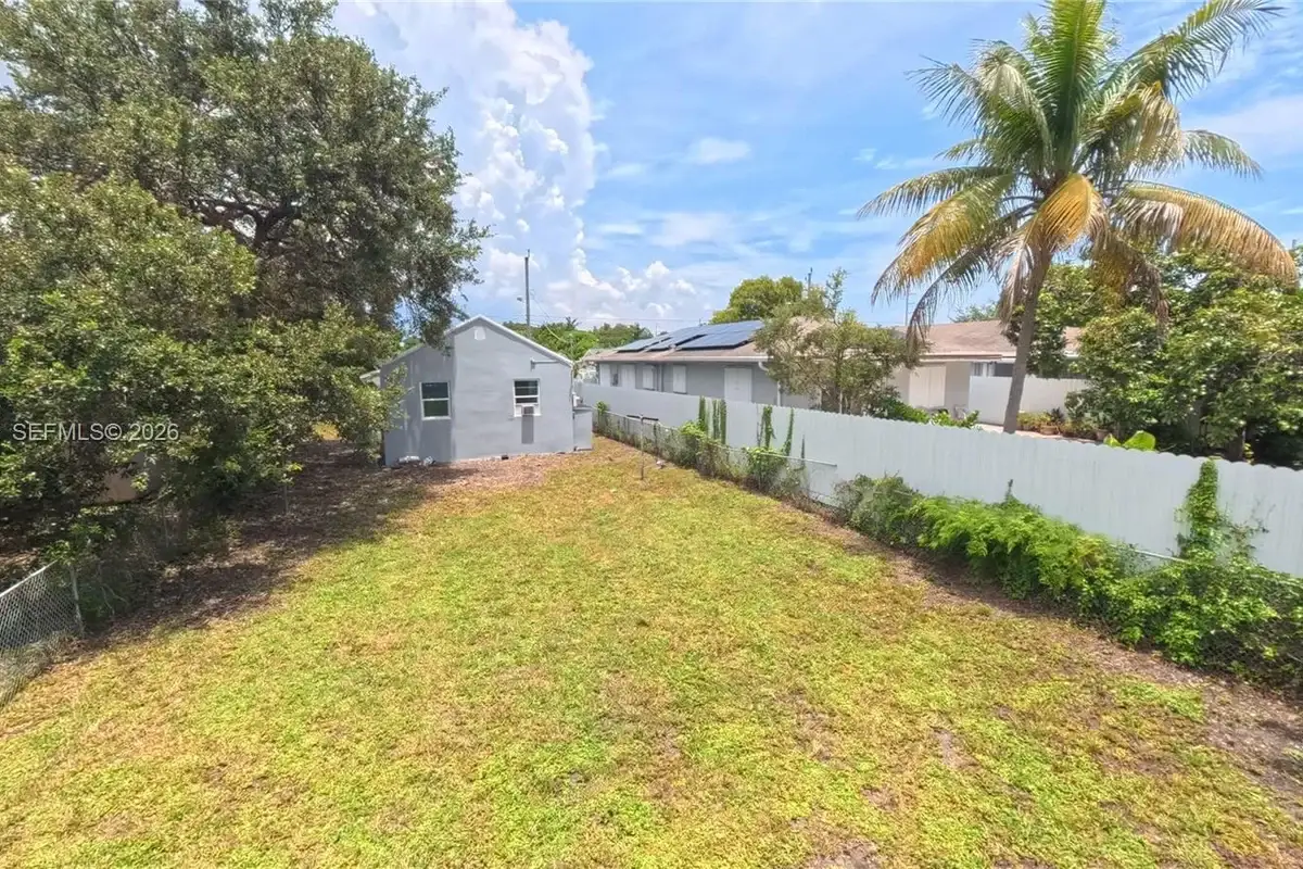 3156 NW 55th St, Miami: photo 1 of 20