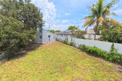 3156 NW 55th St, Miami: photo 1 of 20