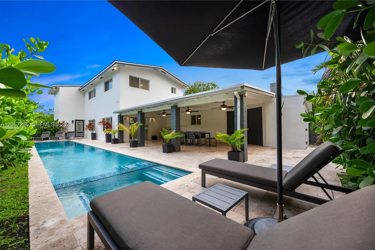 1651 SW 13th Ave, Miami: photo 1 of 87