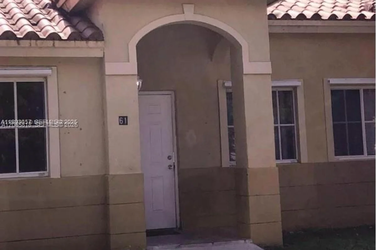 61 NE 13th Ave, Homestead: photo 1 of 17