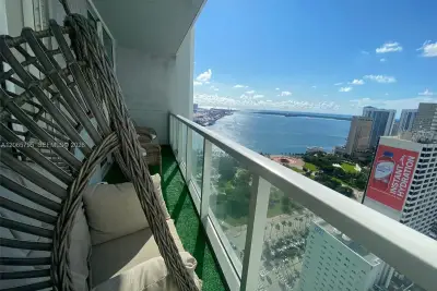 244 Biscayne Blvd #3707, Miami: photo 1 of 25