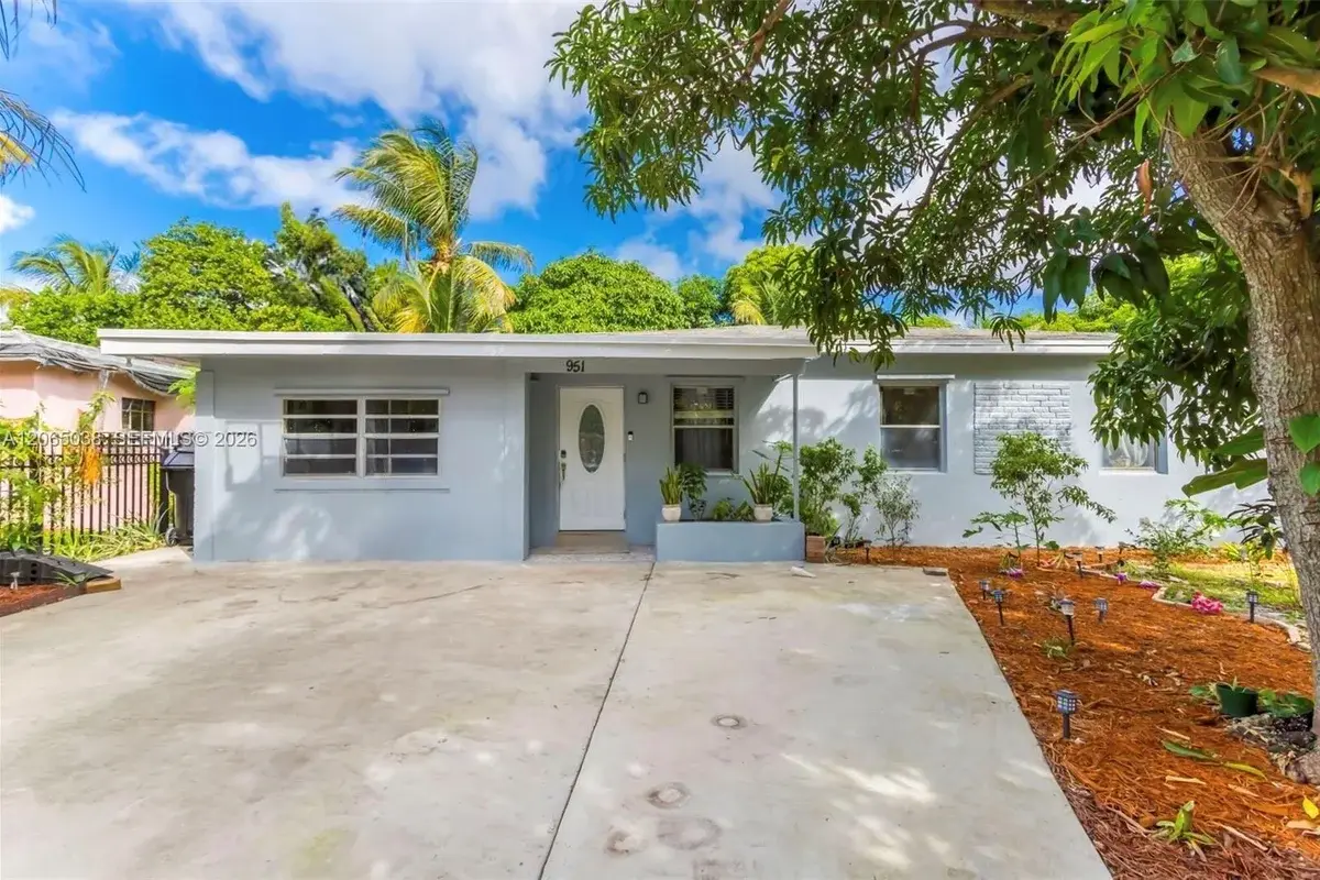 951 NE 157th Ter, North Miami Beach: photo 1 of 12