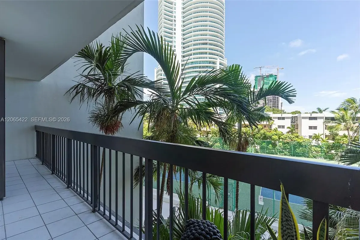 2333 Brickell Ave #315, Miami: photo 1 of 25