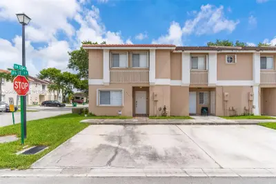 13931 SW 177th St, Miami: photo 1 of 32