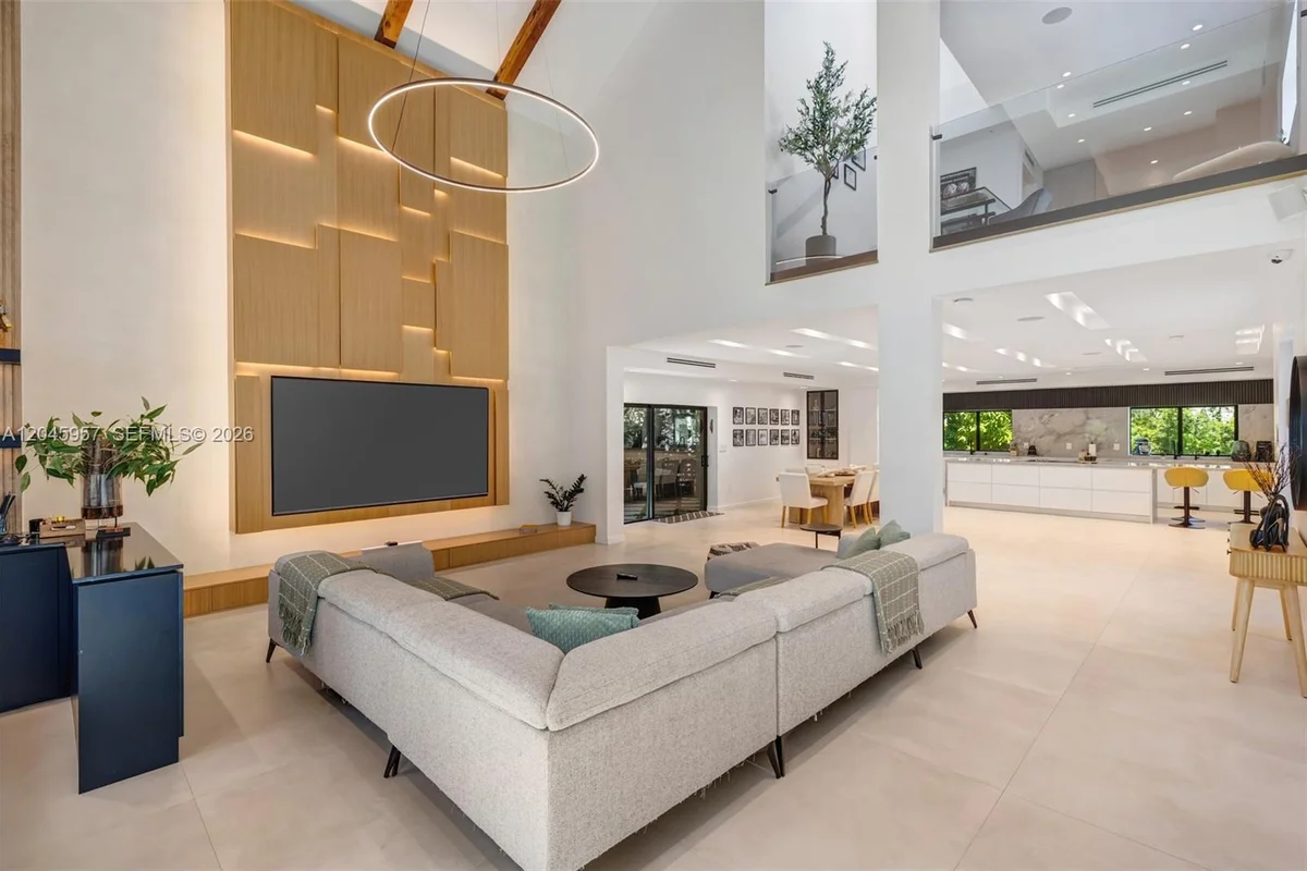 1977 S Oak Haven Cir, Miami: photo 1 of 47