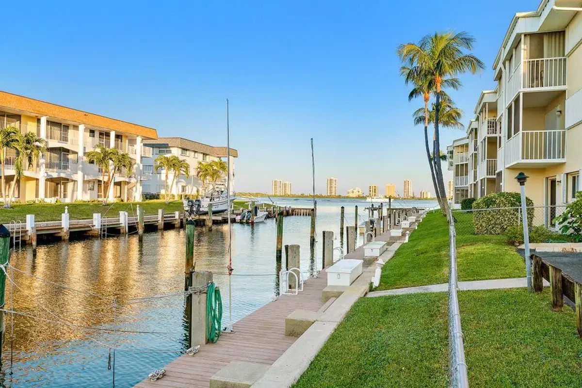 111 Doolen Ct #110, North Palm Beach: photo 1 of 31