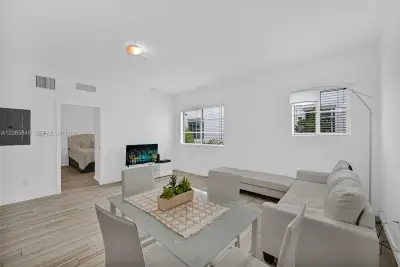 1560 Meridian Ave #207, Miami Beach: photo 1 of 23
