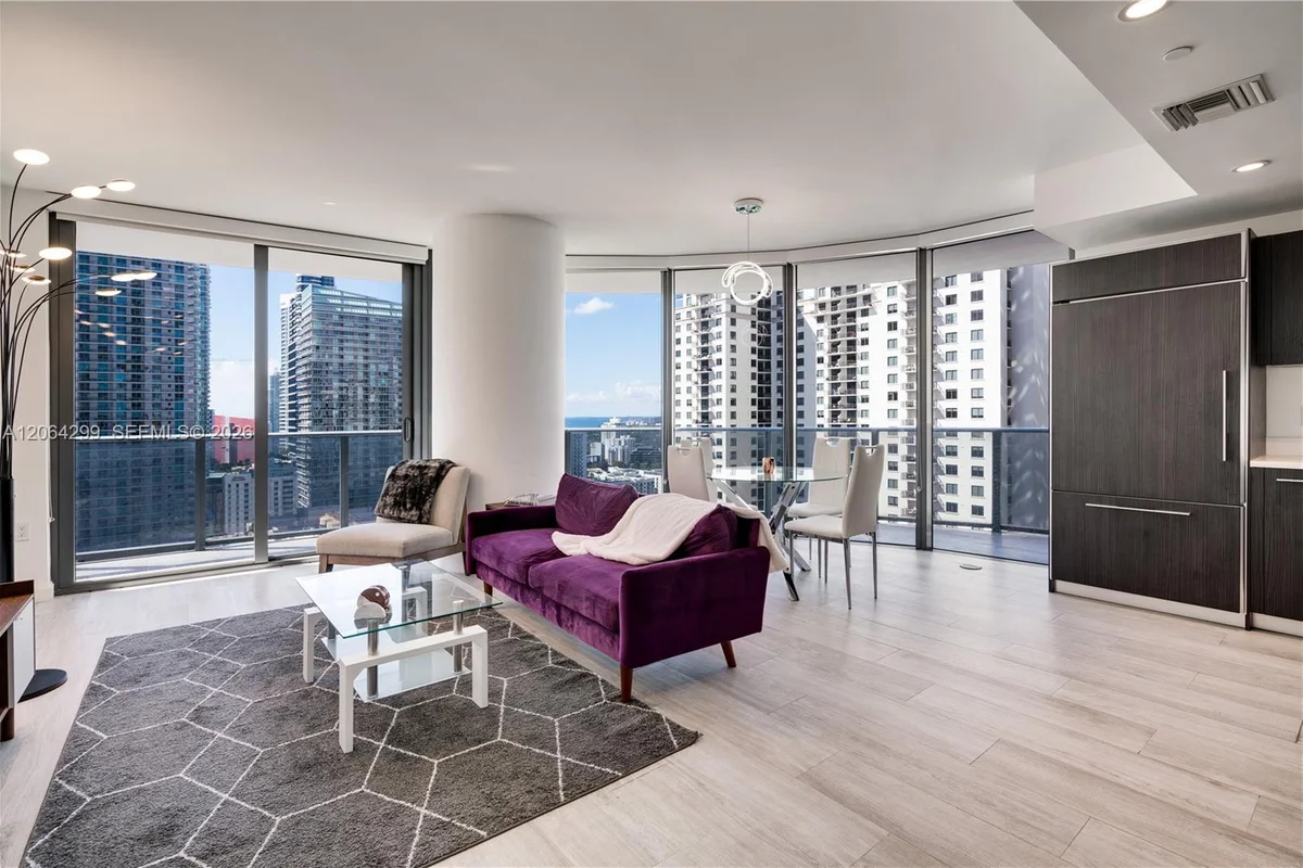 45 SW 9th St #2306, Miami: photo 1 of 43