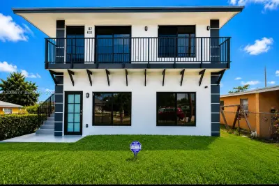 634 SW 7th St, Homestead: photo 1 of 23