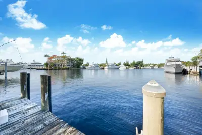 2141 SW 23rd Ave, Fort Lauderdale: photo 1 of 27