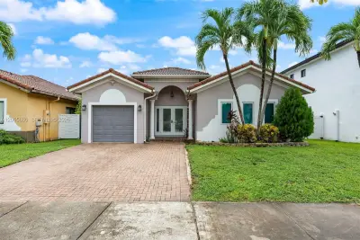 15717 SW 138th Ter, Miami: photo 1 of 23