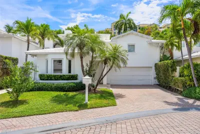 6 Coconut Ln, Key Biscayne: photo 1 of 71