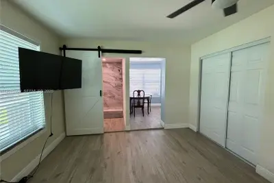 15050 Pierce St #1, Miami: photo 1 of 6