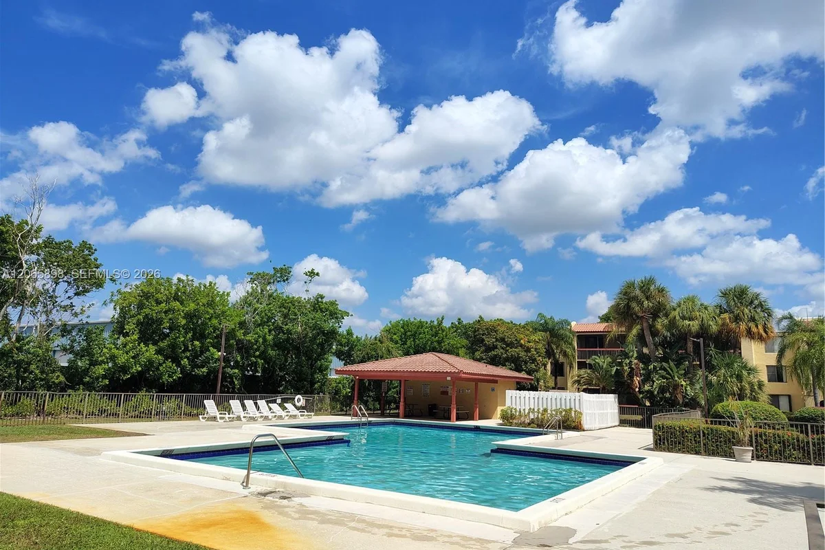 733 SE 1st Way #109, Deerfield Beach: photo 1 of 27