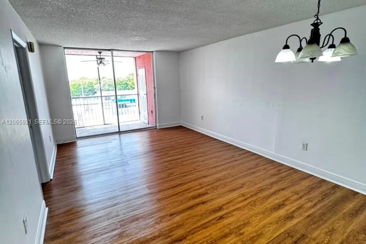 Condo in Miami: photo 1 of 16