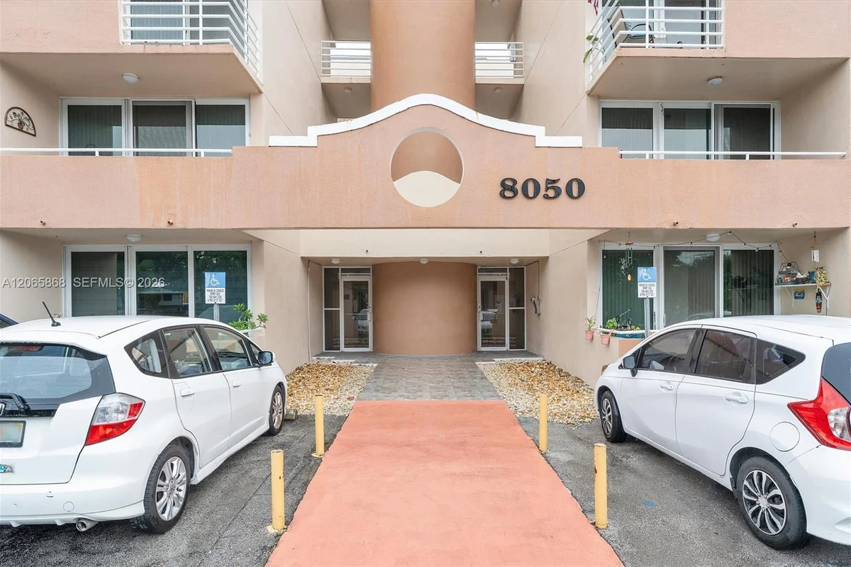 8050 NW 8th St #1110, Miami: photo 1 of 36