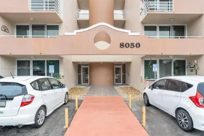 8050 NW 8th St #1110, Miami: photo 1 of 36