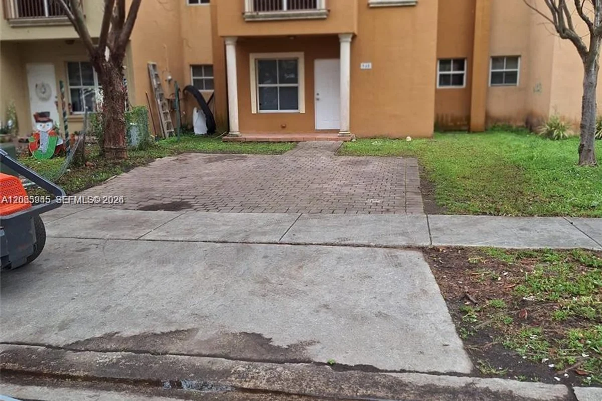 948 SW 6th Ct, Florida City: photo 1 of 9