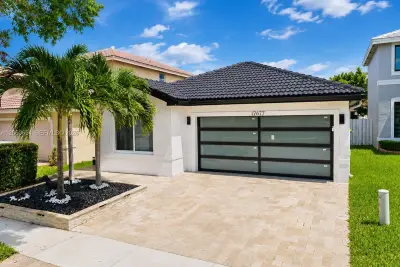 17677 SW 32nd St, Miramar: photo 1 of 61