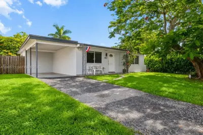 8921 NW 26th Pl, Sunrise: photo 1 of 12