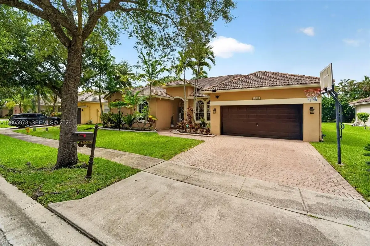 12617 NW 23rd St, Pembroke Pines: photo 1 of 34