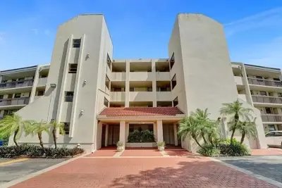 110 Lake Emerald Dr #409, Oakland Park: photo 1 of 15