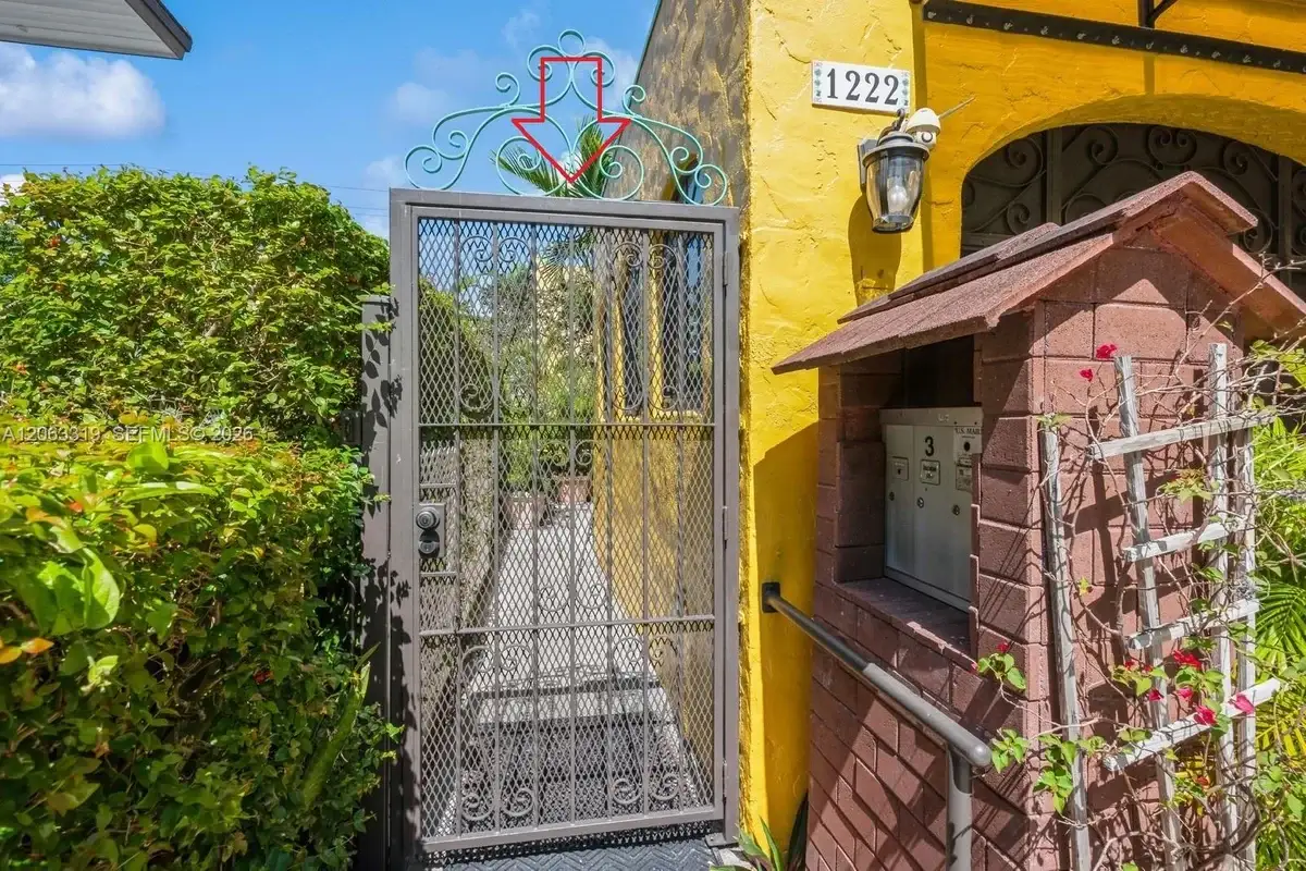 1222 Salzedo St #4, Coral Gables: photo 1 of 29