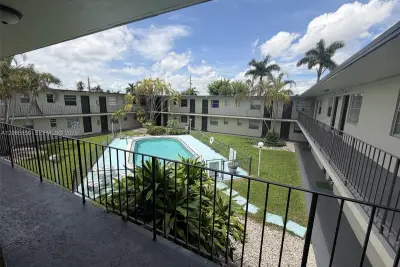 3901 SW 112th Ave #40, Miami: photo 1 of 6