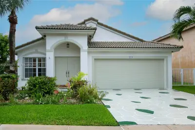 474 SW 205th Ave, Pembroke Pines: photo 1 of 15