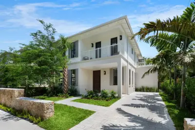 3372 Charles Ave, Miami: photo 1 of 18