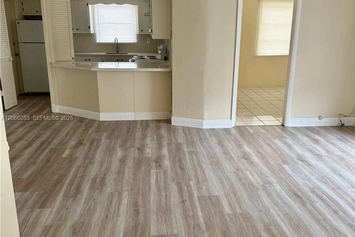 9390 E Bay Harbor Dr #10, Bay Harbor Islands: photo 1 of 12