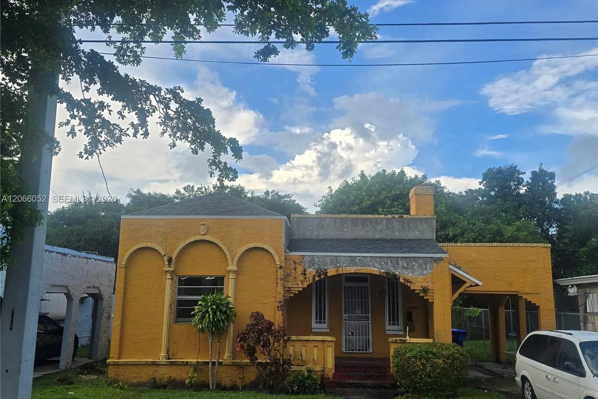 1368 NW 56th St, Miami: photo 1 of 13