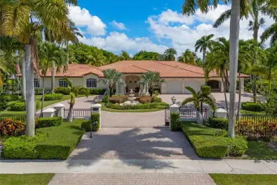 9735 SW 64th St, Miami: photo 1 of 45